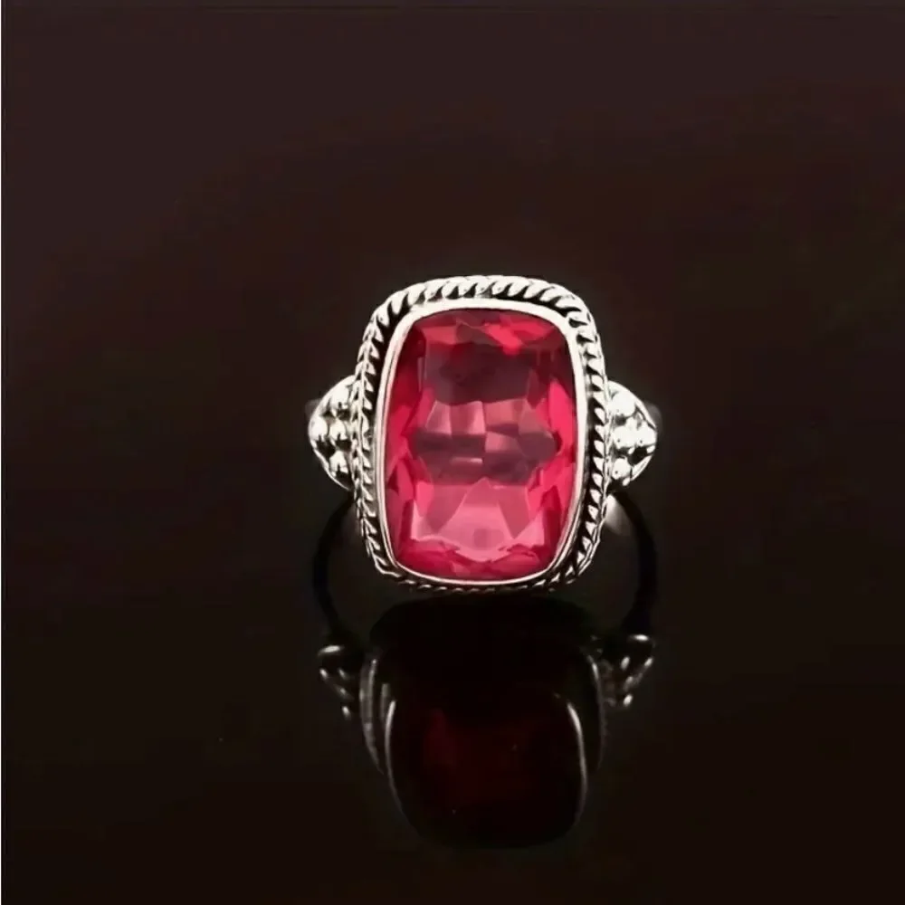 ♥️ NEW stunning red CZ Ring with beautiful setting ♥️